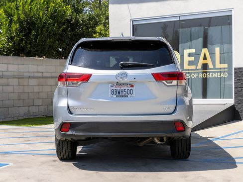 Used 2018 Toyota Highlander XLE FWD image 10
