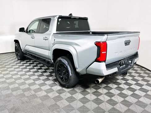 Used 2025 Toyota Tacoma SR5 image 5