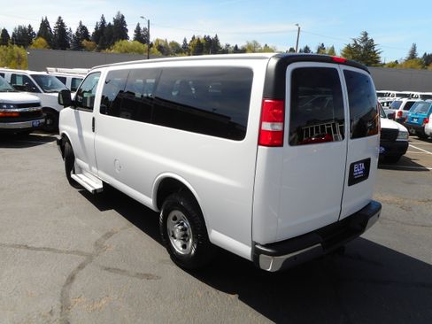 Used 2017 Chevrolet Express 3500 LT w/ LT Preferred Equipment Group image 11