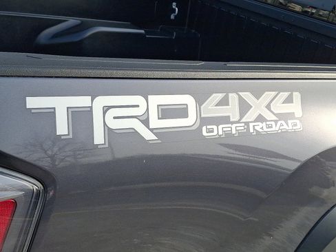 Certified 2021 Toyota Tacoma TRD Off-Road image 31