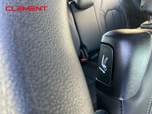 New 2026 Chrysler Pacifica Select image 29