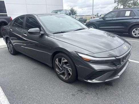 Used 2025 Hyundai Elantra Sport FWD image 1