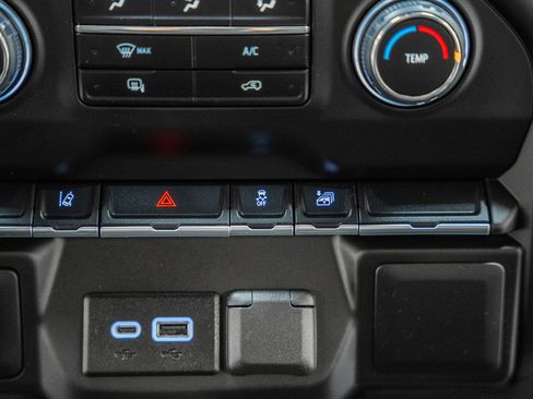 Used 2024 Chevrolet Silverado 2500 Custom image 32