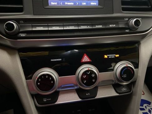 Used 2019 Hyundai Elantra SE image 34