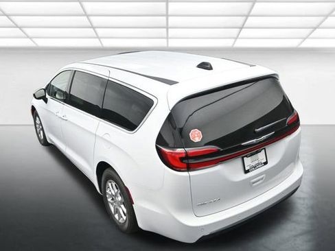 New 2026 Chrysler Pacifica Select image 14