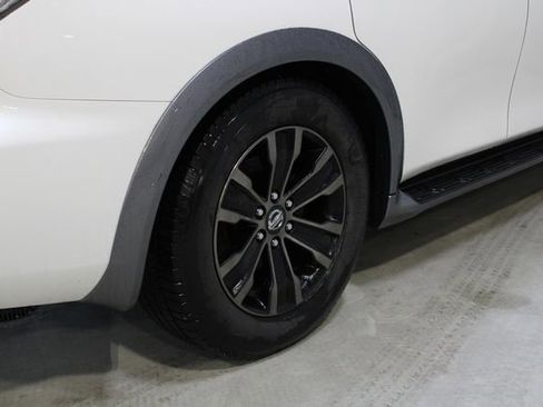 Used 2018 Nissan Armada Platinum w/ Interior Lighting Package image 28
