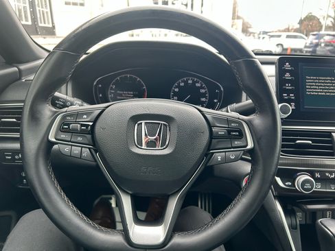 Used 2018 Honda Accord Sport image 11
