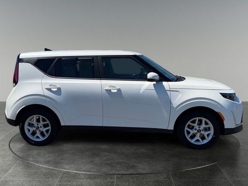 Used 2025 Kia Soul LX FWD image 10
