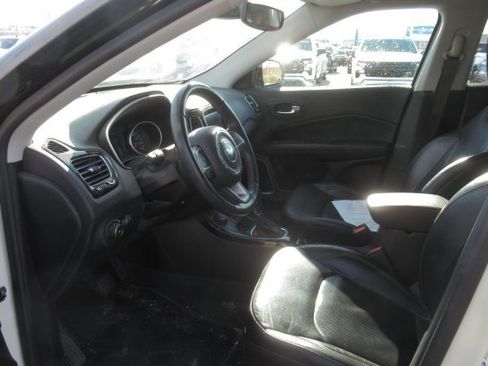 Used 2018 Jeep Compass Limited image 3