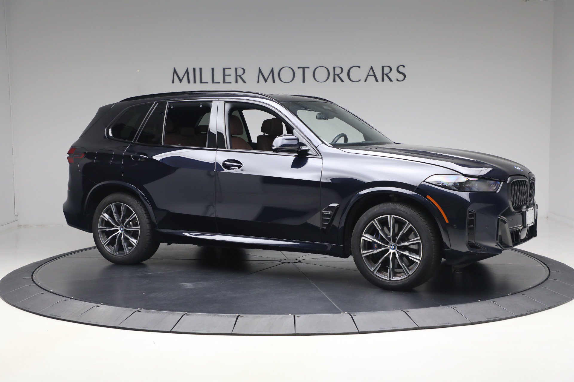 Used 2024 BMW X5 xDrive50e w/ Executive Package AWD/4WD image 10