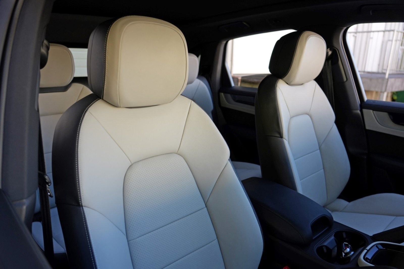 Used 2026 Porsche Cayenne AWD/4WD image 40