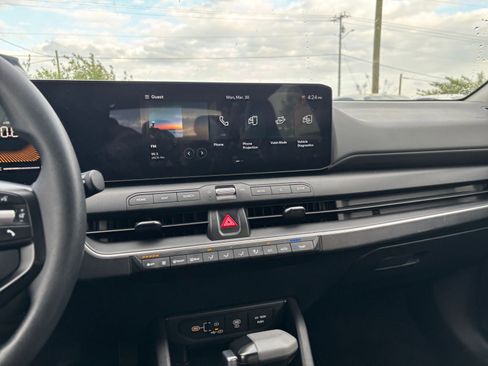 Used 2025 Kia K4 LXS image 17