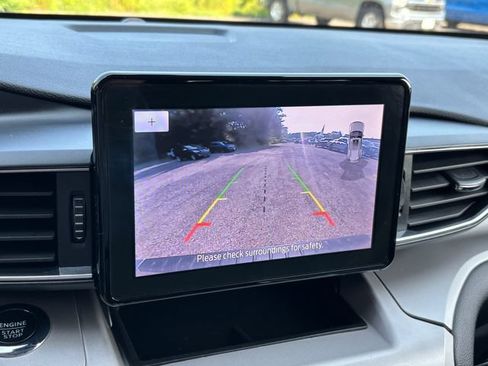 Used 2023 Ford Explorer XLT w/ Equipment Group 202A AWD/4WD image 9