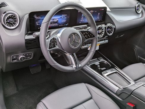 New 2025 Mercedes-Benz GLA 250 4MATIC image 10