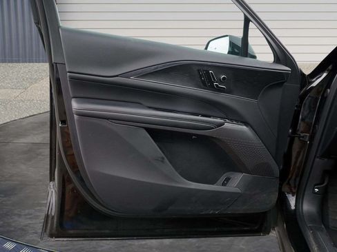 Used 2024 Cadillac Lyriq Luxury RWD image 15