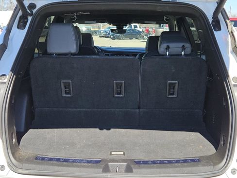 Used 2024 Buick Enclave Premium image 9