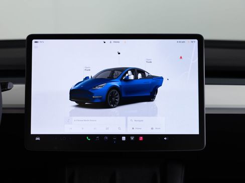 Used 2024 Tesla Model Y Long Range AWD/4WD image 37
