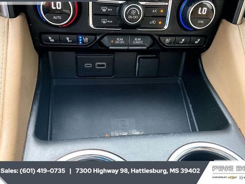 Used 2024 Chevrolet Suburban Premier w/ Premium Package image 23