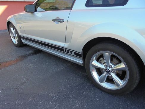 Used 2009 Ford Mustang GT RWD image 20