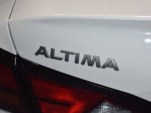 Certified 2025 Nissan Altima 2.5 SR image 25