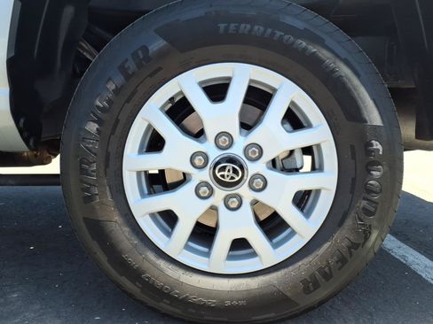 Certified 2025 Toyota Tacoma SR5 AWD/4WD image 9