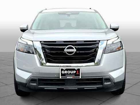 Certified 2025 Nissan Pathfinder SV image 3