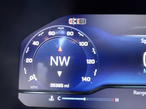 Used 2025 Chevrolet Silverado 2500 ZR2 w/ Technology Package image 12