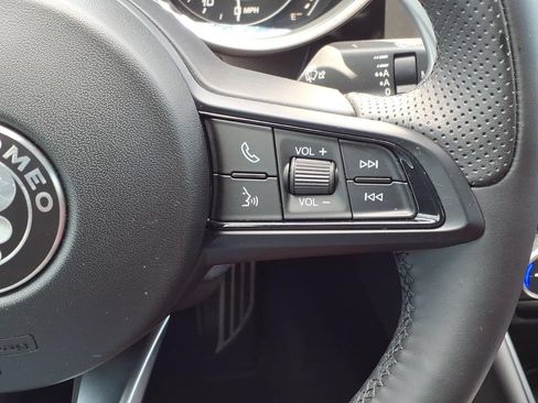 Used 2023 Alfa Romeo Giulia Veloce RWD image 35
