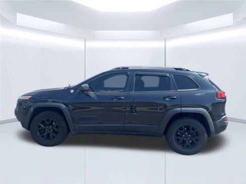 Used 2015 Jeep Cherokee Trailhawk AWD/4WD image 2