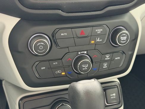 Used 2022 Jeep Renegade Latitude image 35