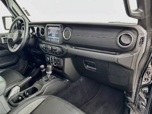 Used 2022 Jeep Wrangler Unlimited Sahara w/ Cold Weather Group AWD/4WD image 36