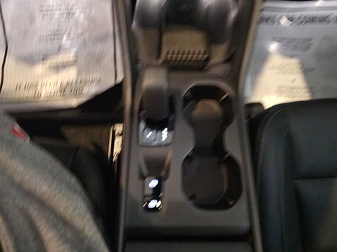 Certified 2026 Volvo XC40 B5 Core w/ Climate Package AWD/4WD image 25