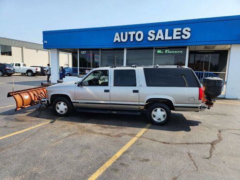 Used 1999 Chevrolet Suburban 4WD w/ Preferred Equipment Group 2 image 16