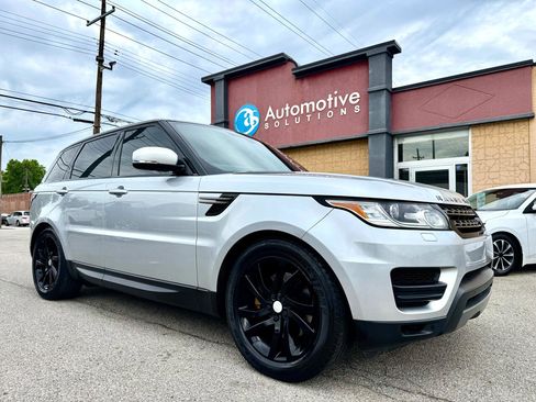 Used 2015 Land Rover Range Rover Sport SE image 2