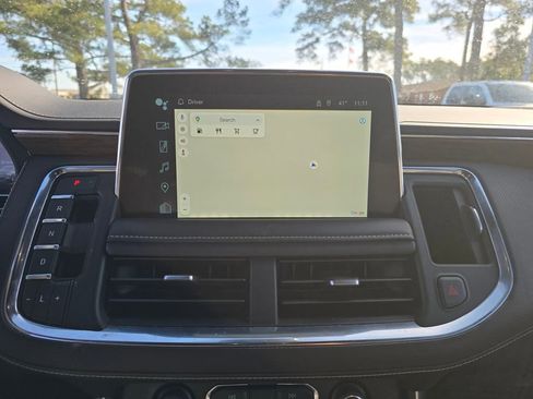 Used 2023 Chevrolet Suburban Premier image 21