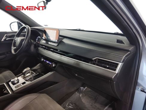 Used 2022 Mitsubishi Outlander SE image 41