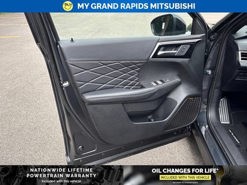 New 2026 Mitsubishi Outlander SEL Black Edition AWD/4WD image 9