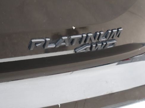 Used 2023 Nissan Pathfinder Platinum image 18