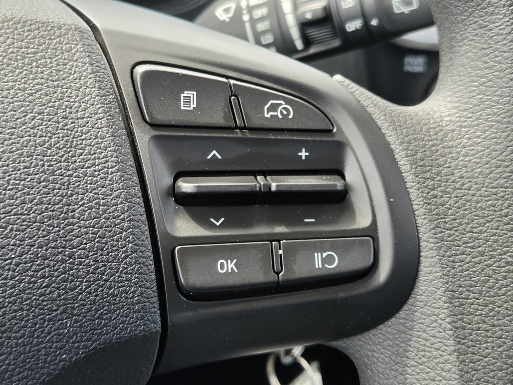 Used 2025 Hyundai Venue SE FWD image 21