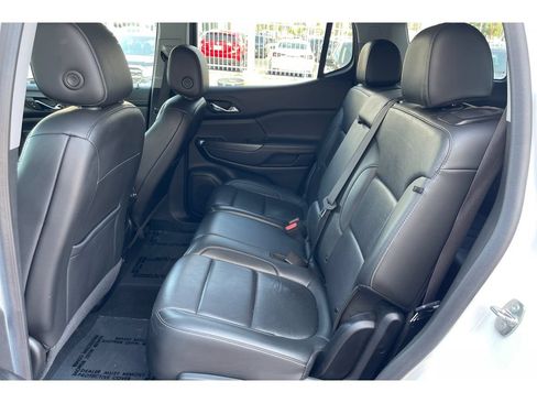 Used 2023 GMC Acadia SLT AWD/4WD image 15