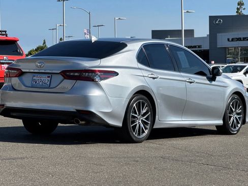 Used 2022 Toyota Camry XLE FWD image 2
