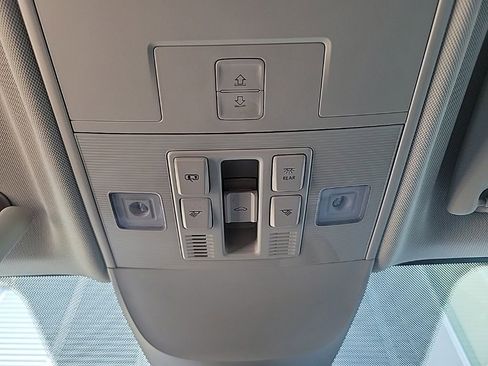 Used 2022 Volkswagen Taos SEL w/ Panoramic Sunroof Package image 30