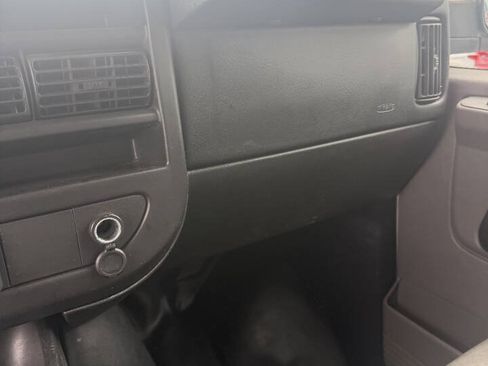Used 2015 Chevrolet Express 2500 RWD image 14