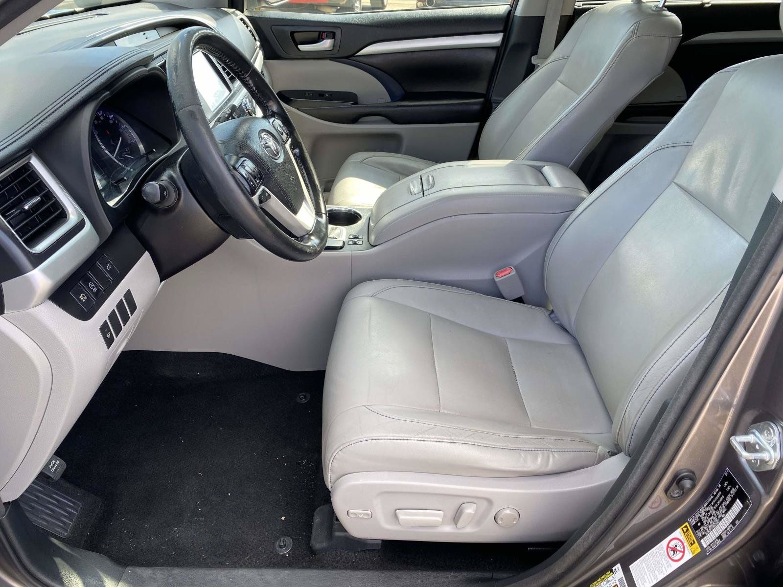 Used 2017 Toyota Highlander XLE FWD image 15