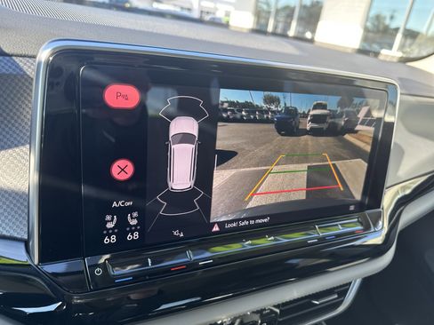 Used 2024 Volkswagen Atlas Peak Edition SEL image 19