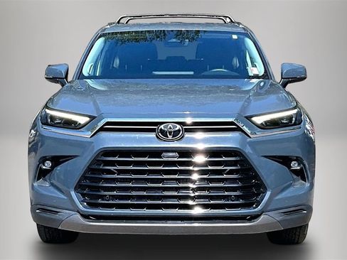 Used 2024 Toyota Grand Highlander Limited image 3