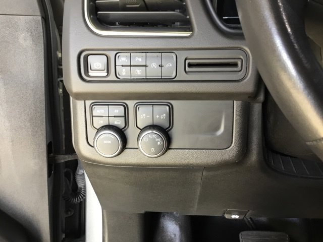 Used 2022 Chevrolet Tahoe RST w/ Luxury Package AWD/4WD image 32