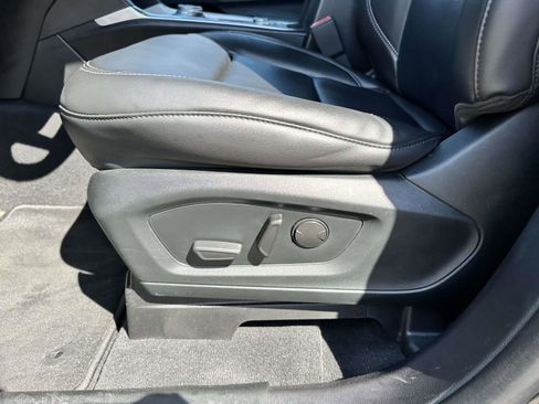 Used 2022 Ford Explorer XLT w/ Equipment Group 202A image 11