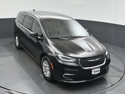 Used 2026 Chrysler Pacifica Select FWD image 44