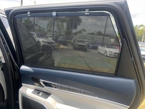 Used 2023 Kia Telluride EX w/ EX Captain's Chair Package FWD image 18